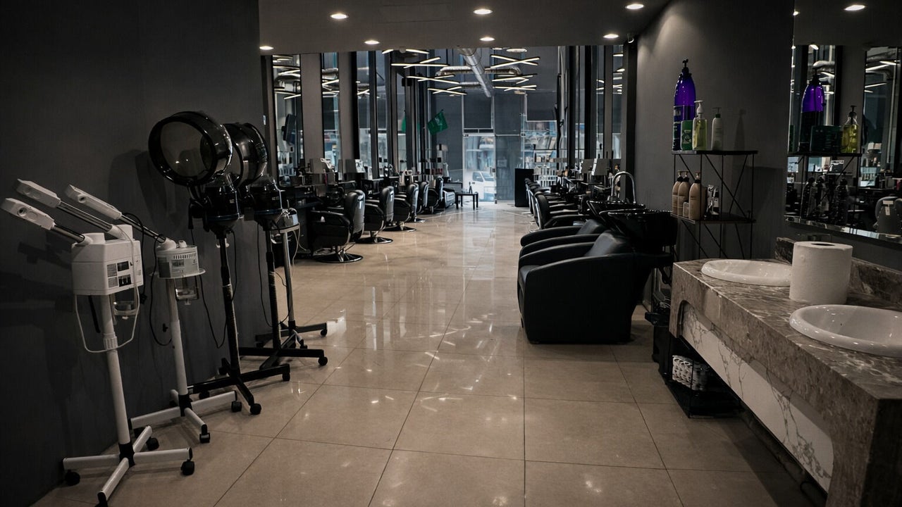 1/2 Cuts Salon صالون هاف كت | Al Aziziyah