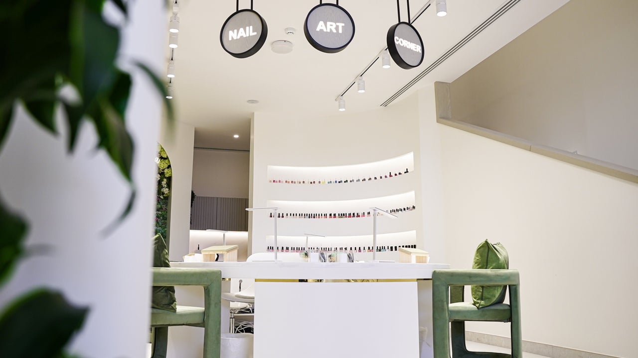 Philautia Salon