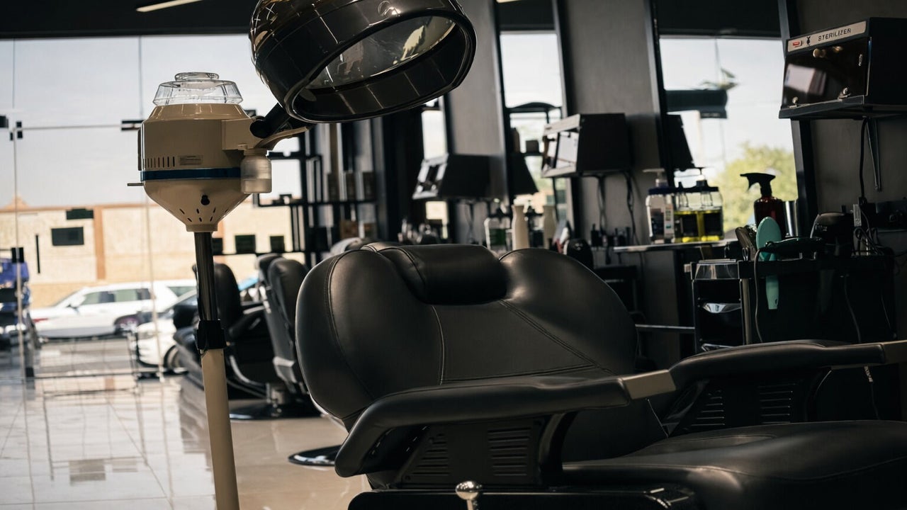 1/2 Cuts Salon صالون هاف كت | Al Shifa