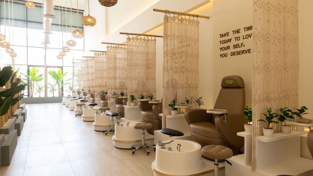 Nails Glow Spa & Salon Al Rawdah