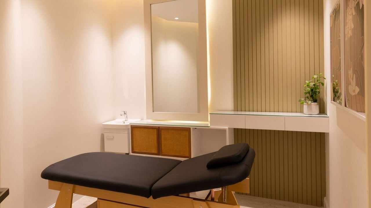 Nails Glow Spa & Salon Al Rawdah
