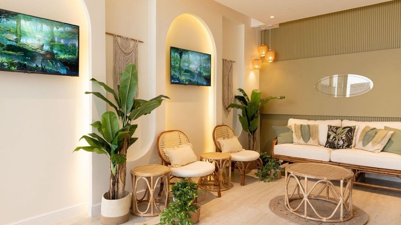 Nails Glow Spa & Salon Al Rawdah