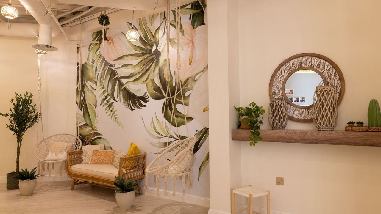Nails Glow Spa & Salon Al Rawdah
