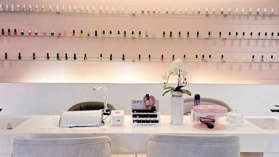 Luxury Nails Women’s Beauty Salon