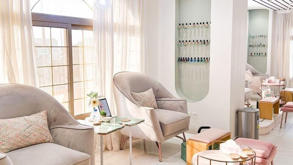 Luxury Nails Women’s Beauty Salon