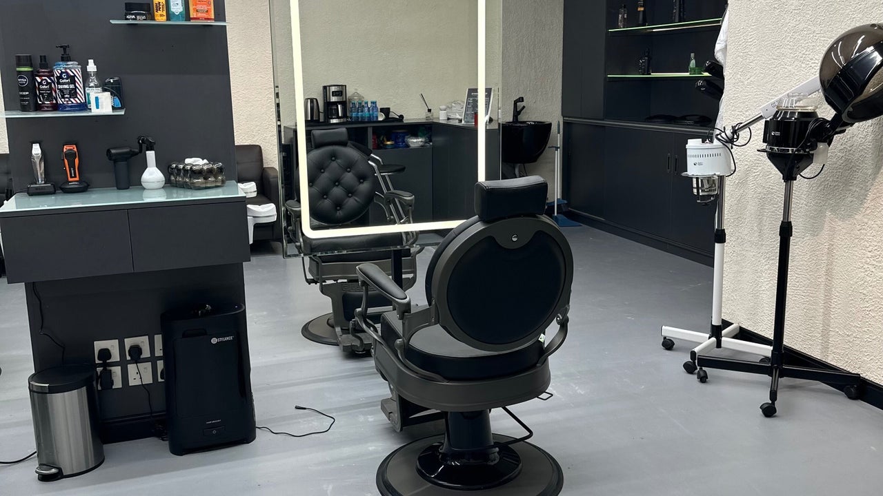 Salon Black & White