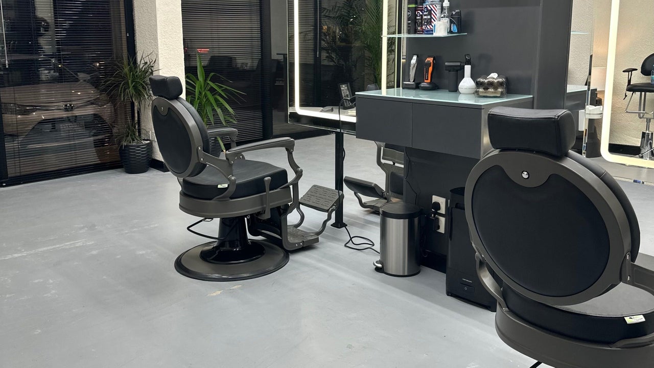 Salon Black & White