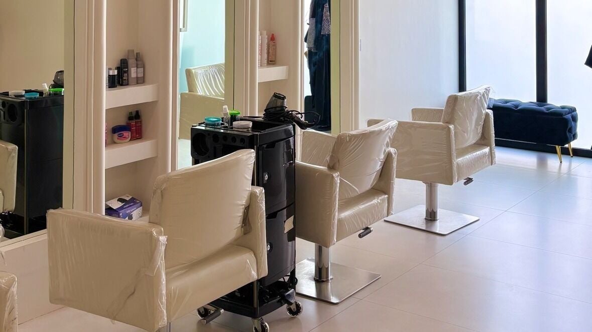 Glowly Salon