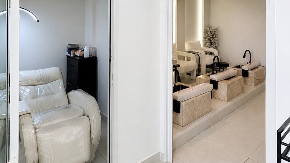 Glowly Salon