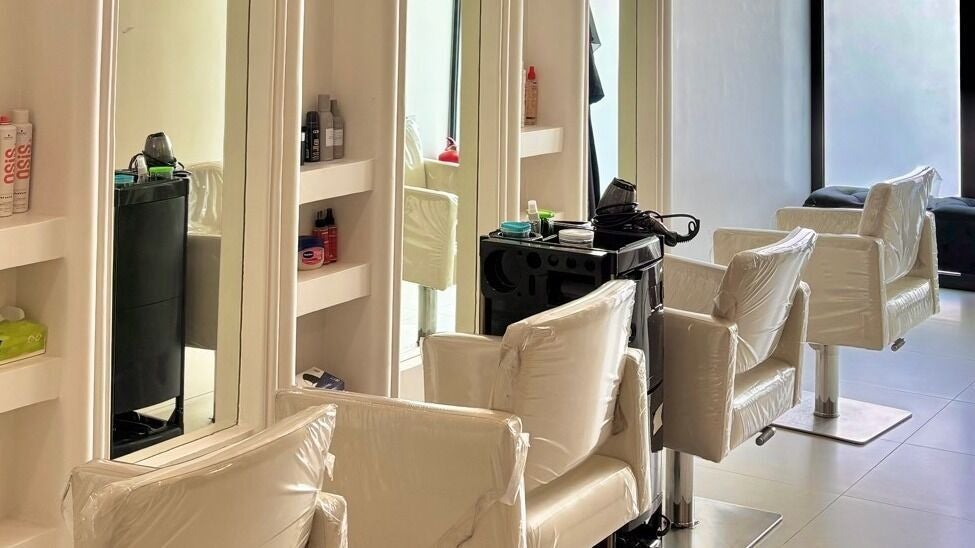 Glowly Salon
