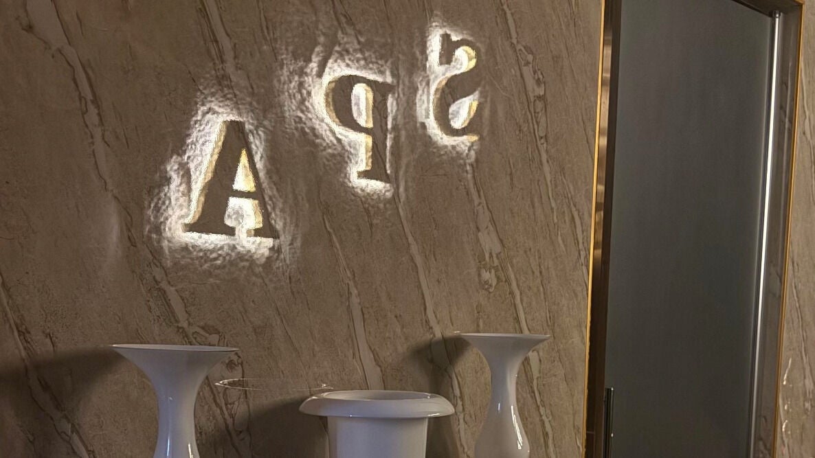 مركز العناية الفاخرة للمساج (3136616)