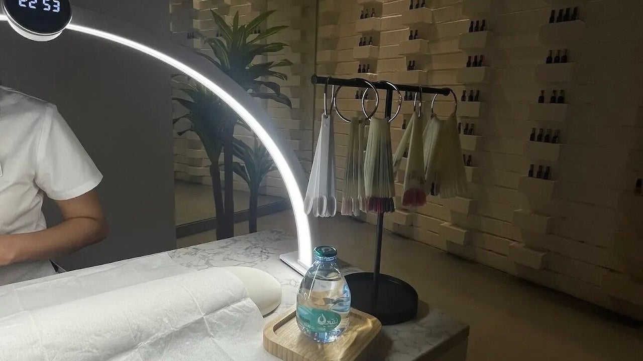 R BlinG Nail Salon
