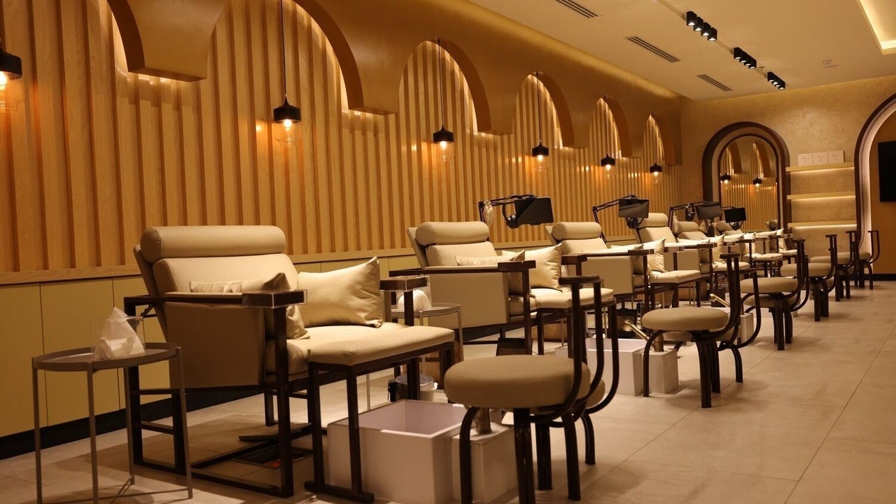 Plush Nail Boutique - Al Mutamarat