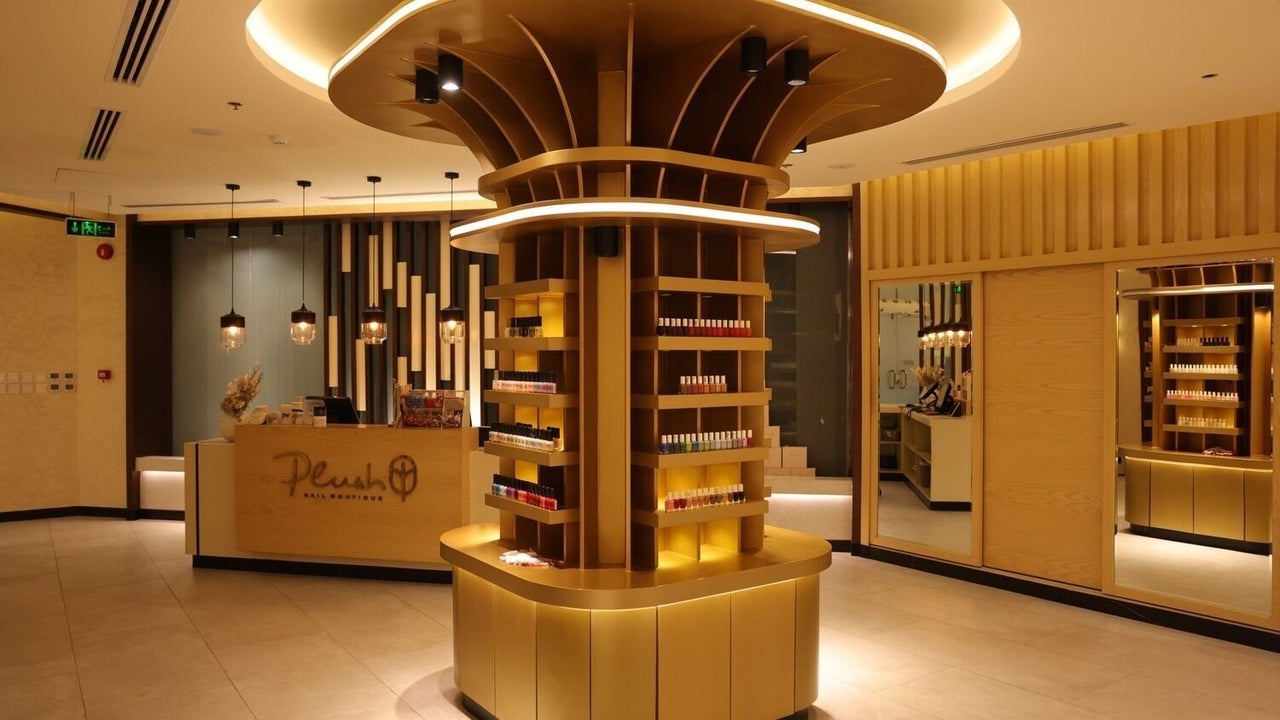 Plush Nail Boutique - Al Mutamarat