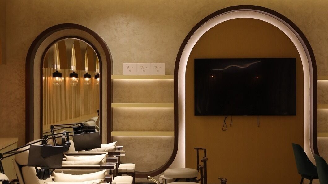 Plush Nail Boutique - Al Mutamarat