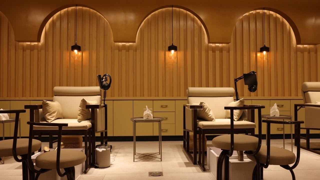 Plush Nail Boutique - Al Mutamarat
