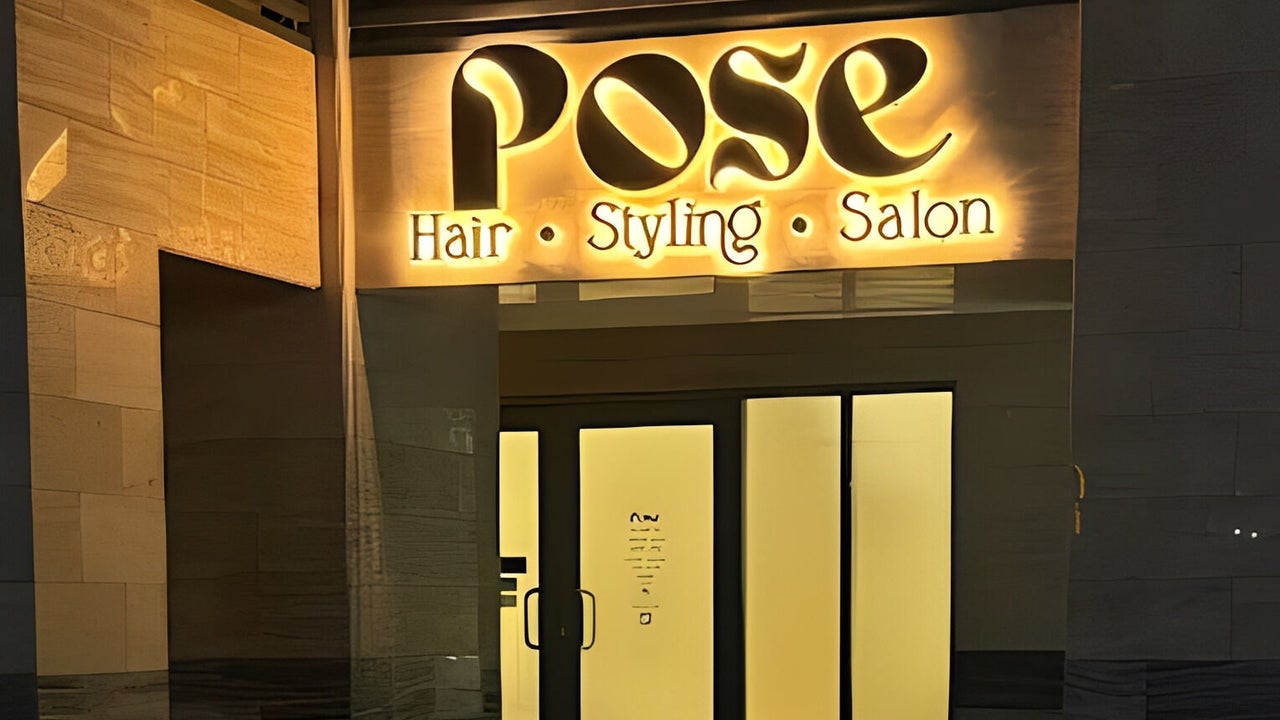 Pose Salon